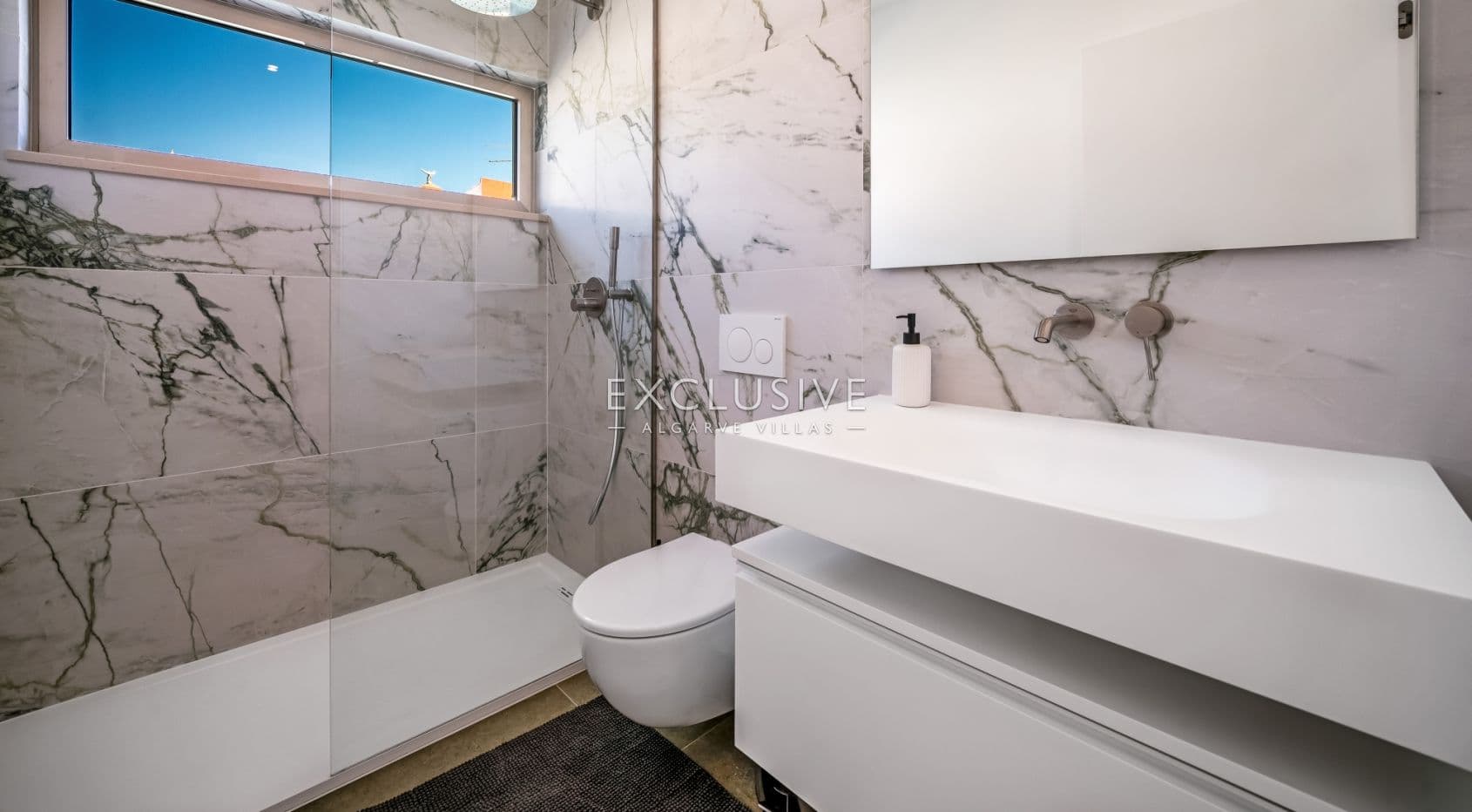 moradia contemporânea, nova, com 4 quartos, em Lagos, a 1,5 km da praia do Porto de Mós