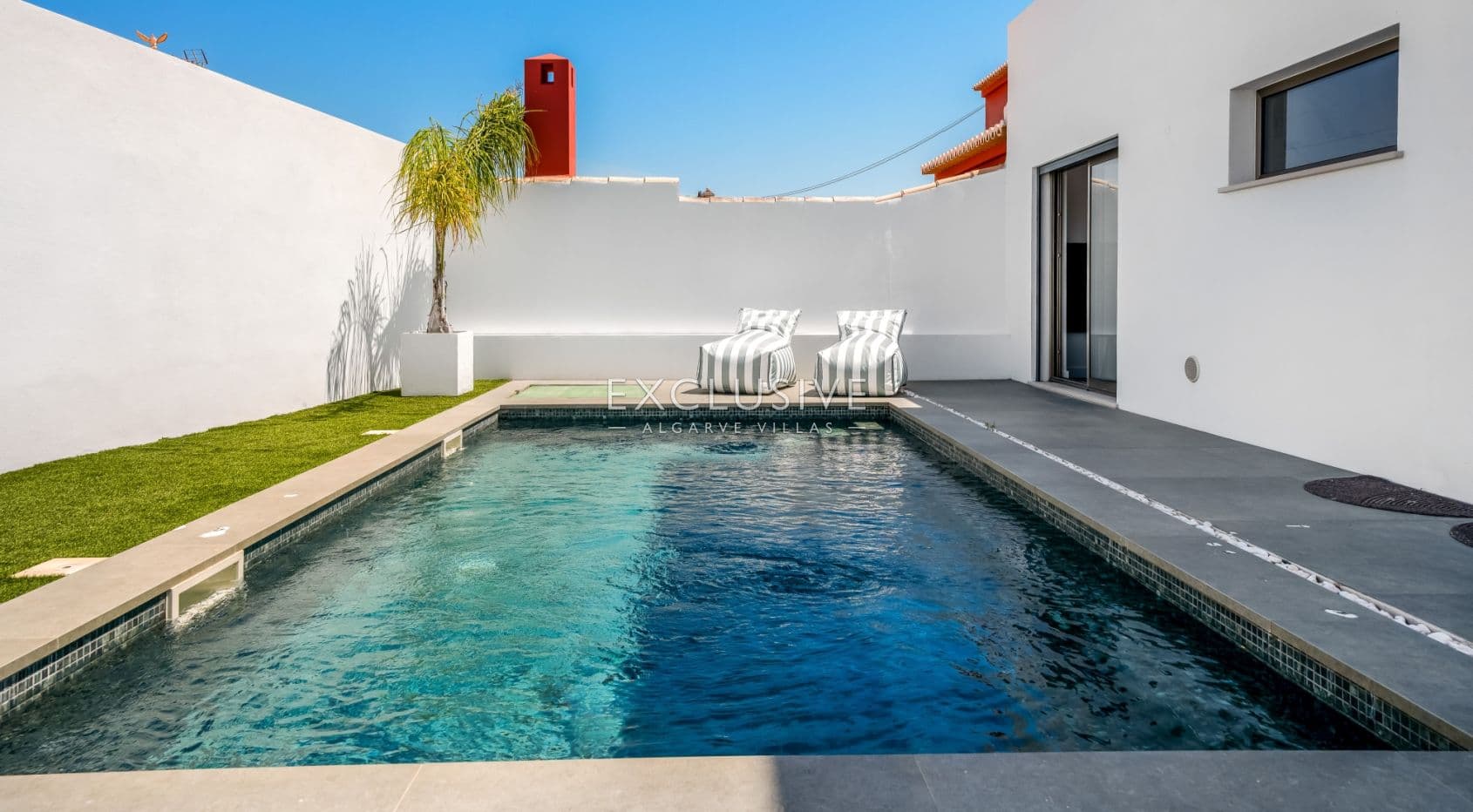 moradia contemporânea, nova, com 4 quartos, em Lagos, a 1,5 km da praia do Porto de Mós