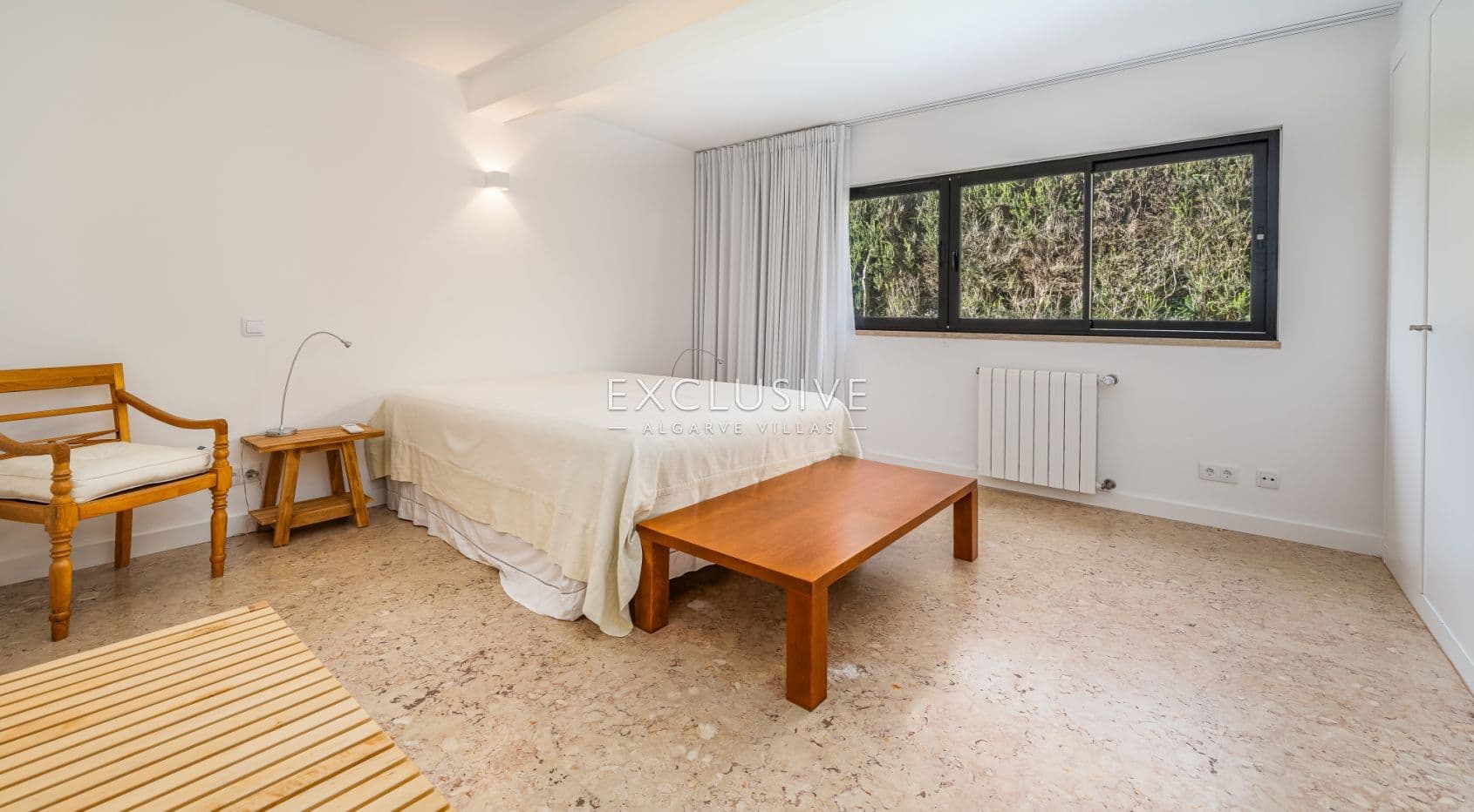 Elegant Villa with Exceptional Views & Direct Palmares Golf Access, Algarve