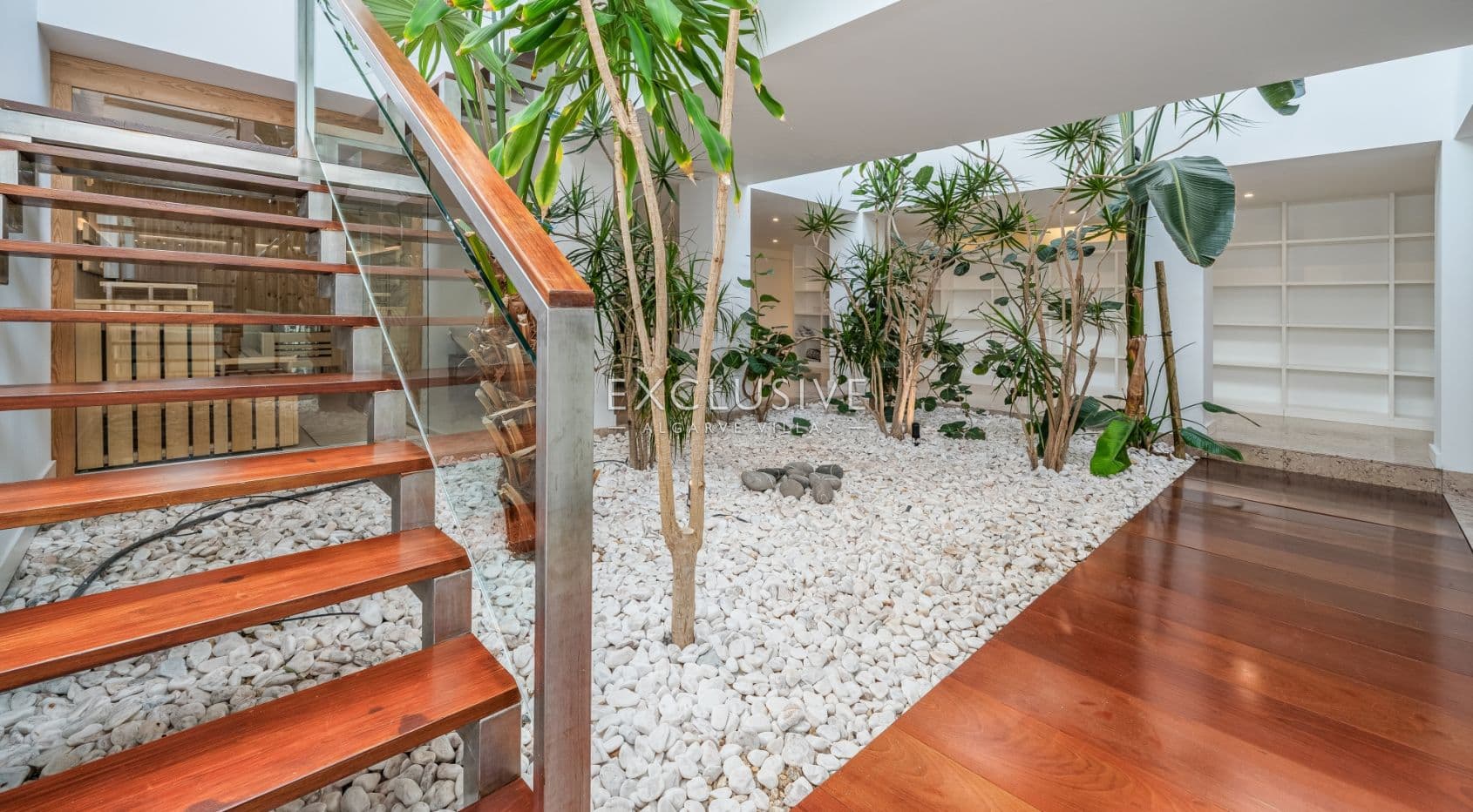 Elegant Villa with Exceptional Views & Direct Palmares Golf Access, Algarve
