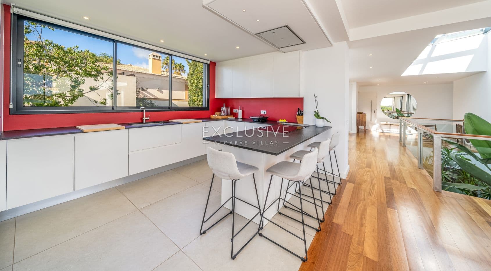 Elegant Villa with Exceptional Views & Direct Palmares Golf Access, Algarve