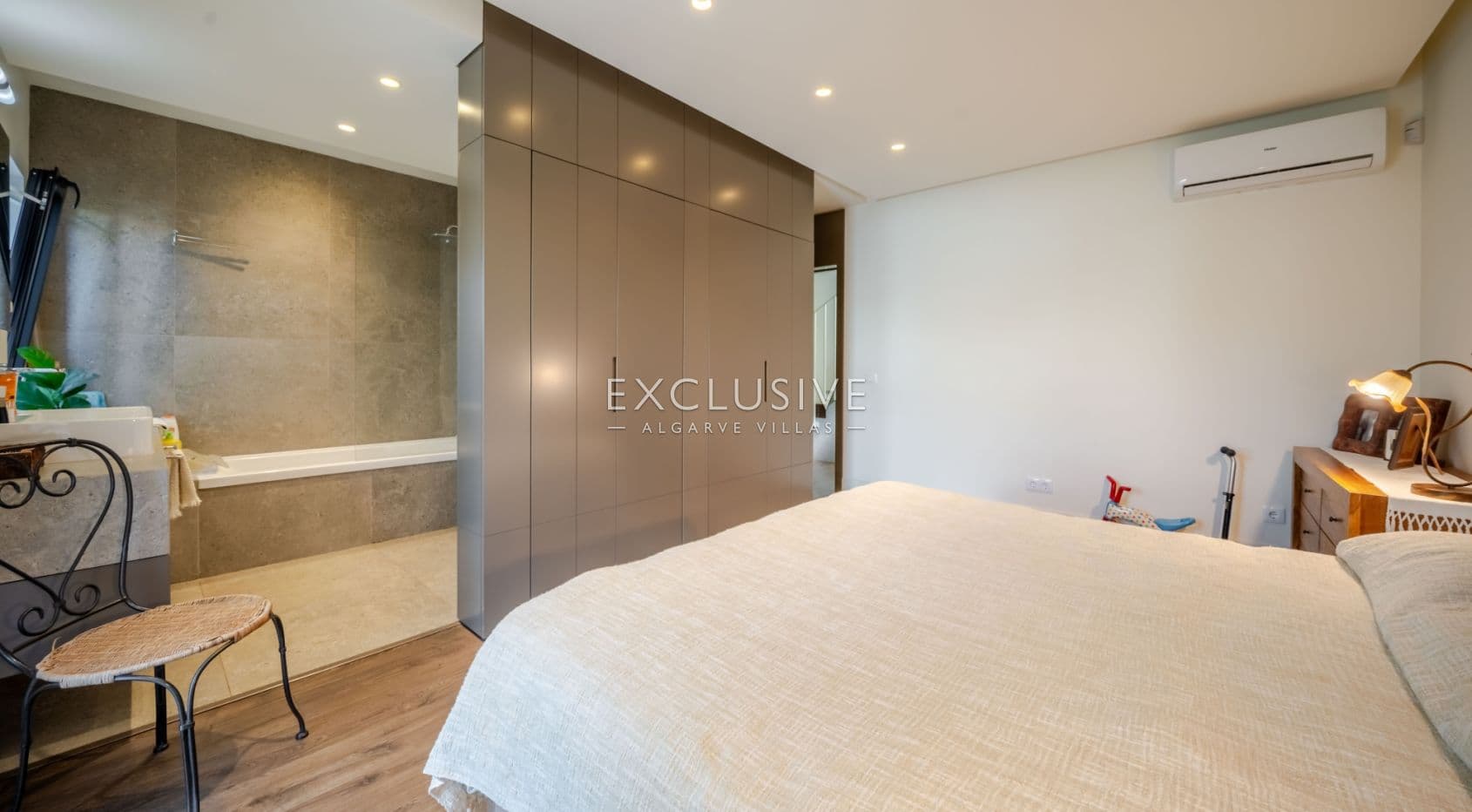 Buy 3+1 Bedroom Villa in Well Sought after Location in Vilamoura