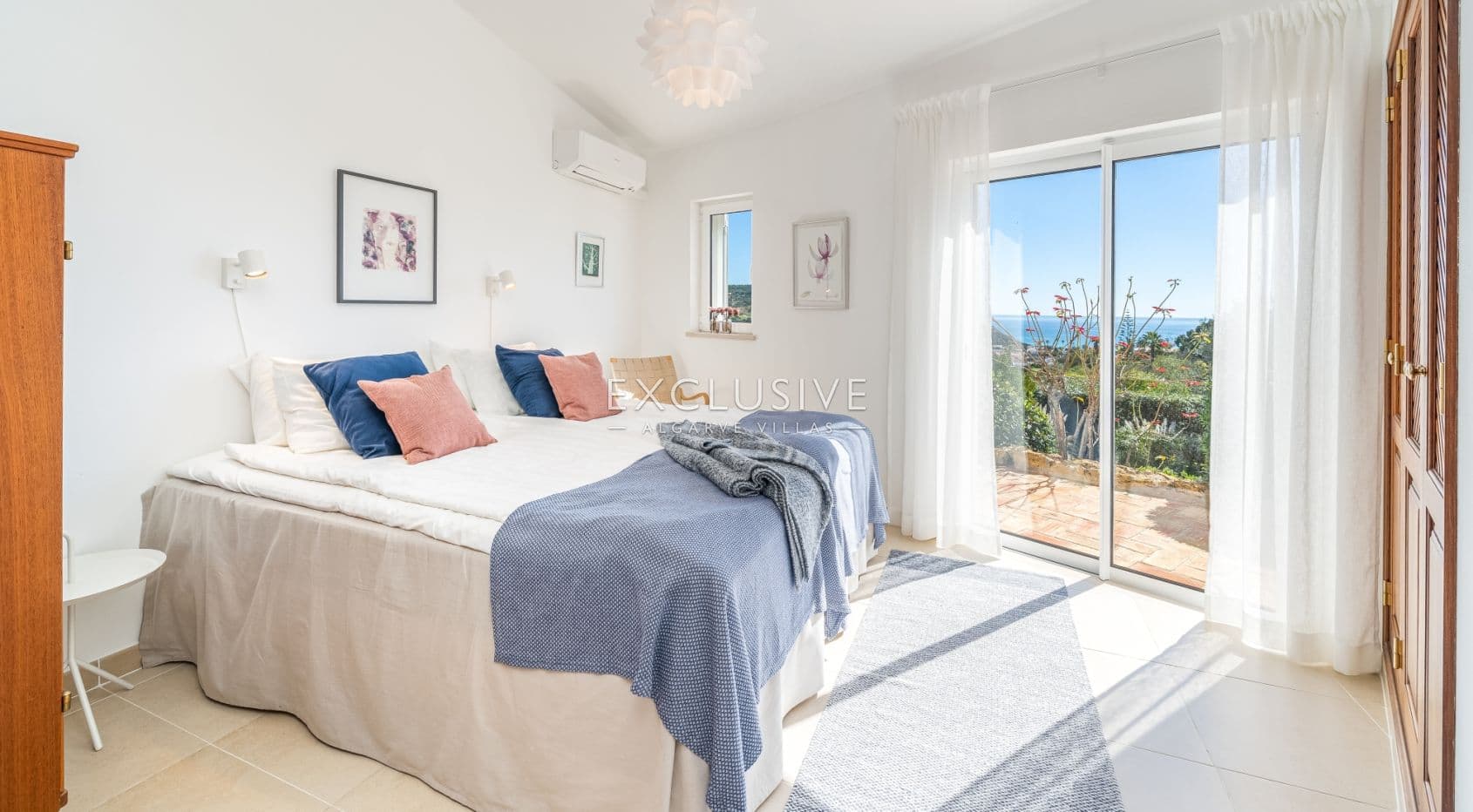 Villa met vier slaapkamers en prachtig uitzicht op zee in Praia da Luz