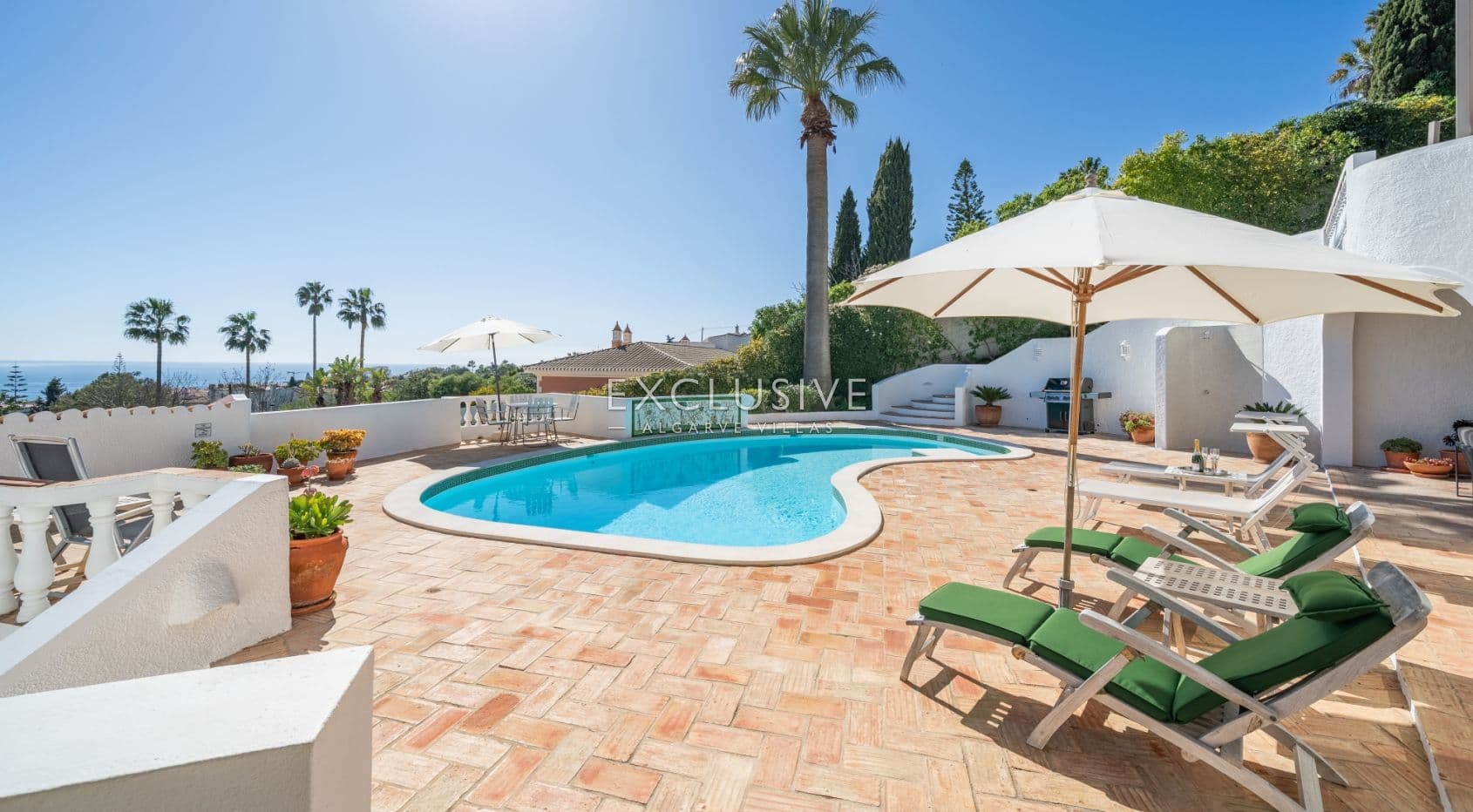 Villa met vier slaapkamers en prachtig uitzicht op zee in Praia da Luz