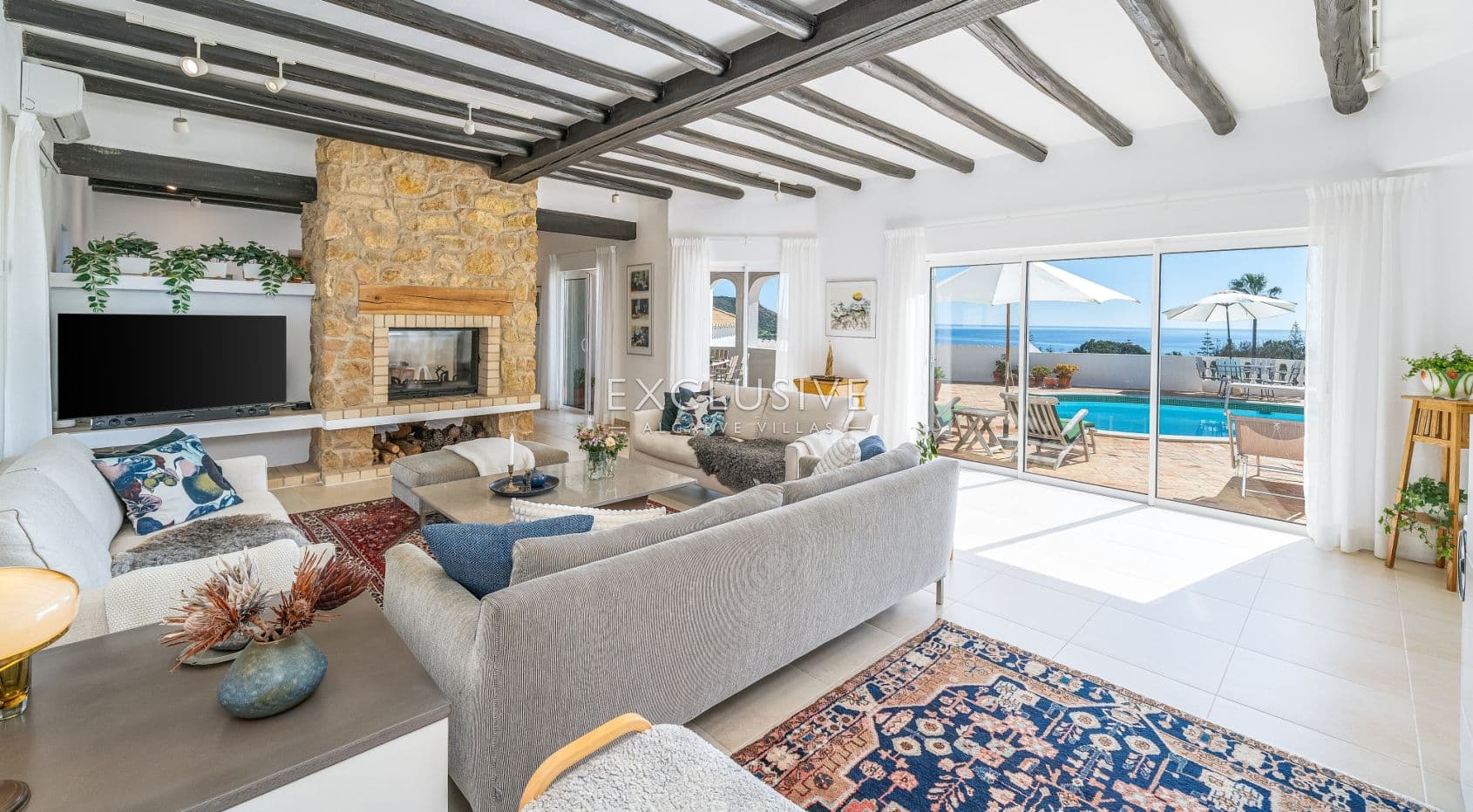 Villa met vier slaapkamers en prachtig uitzicht op zee in Praia da Luz
