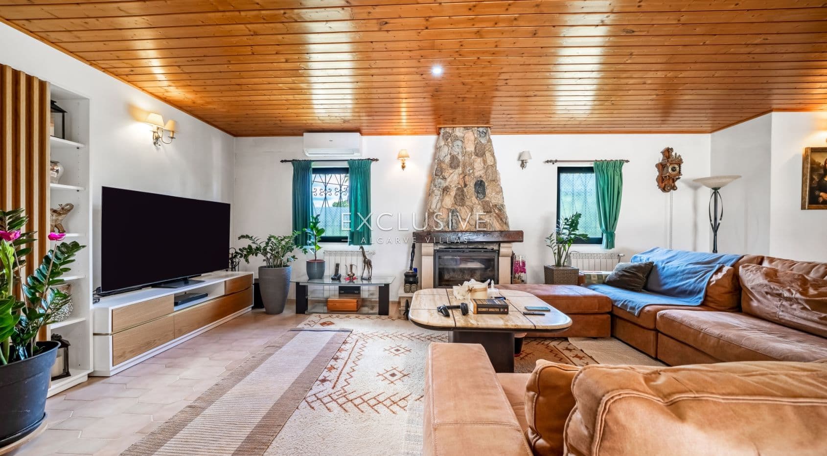 Buy a Country Estate with Stables and Riding Arena in Quarteira, Algarve