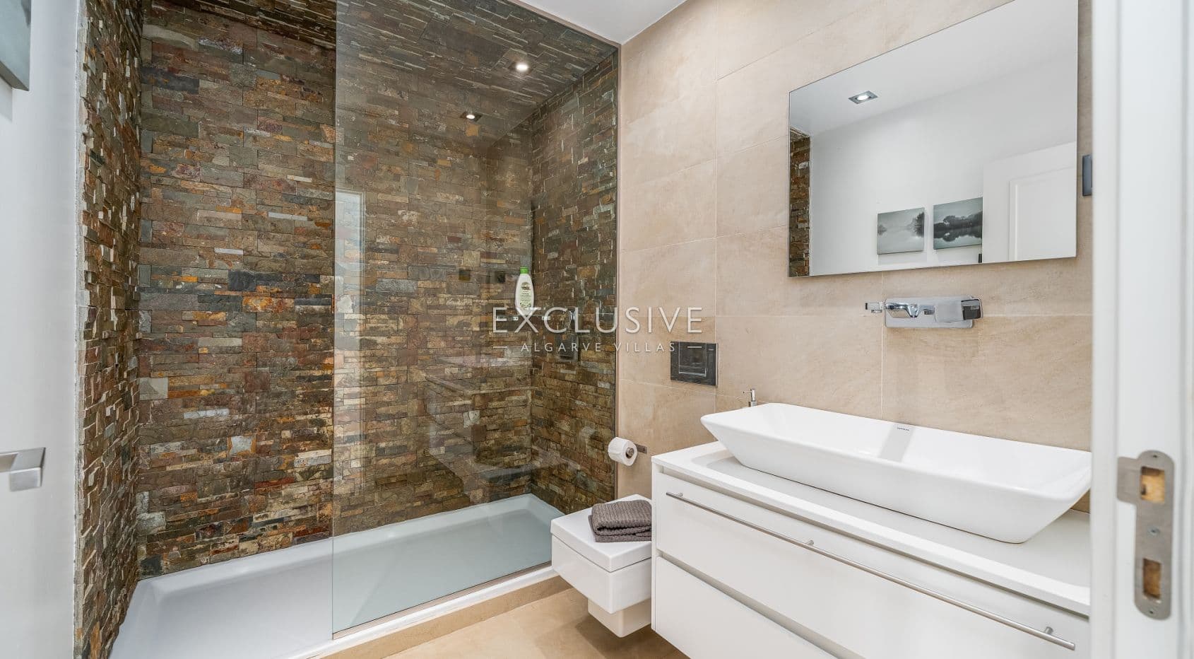 Contemporary villa overlooking Palmares golf course, the Meia Praia and Alvor Estuary