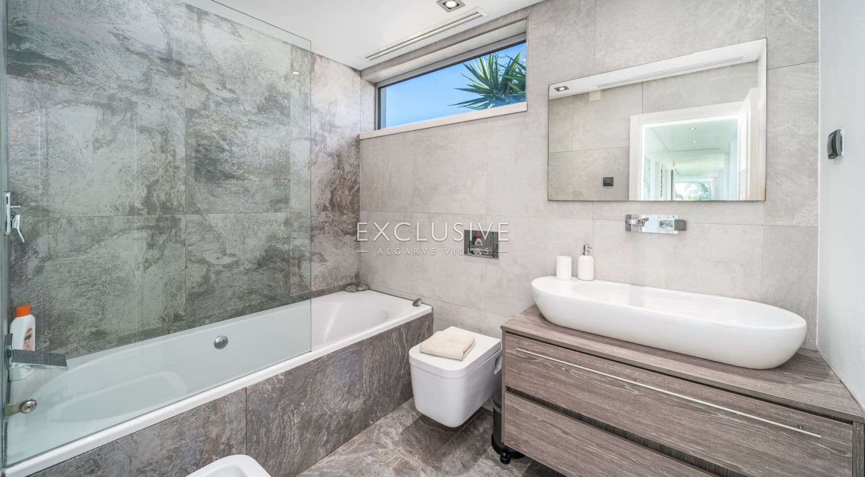 Contemporary villa overlooking Palmares golf course, the Meia Praia and Alvor Estuary