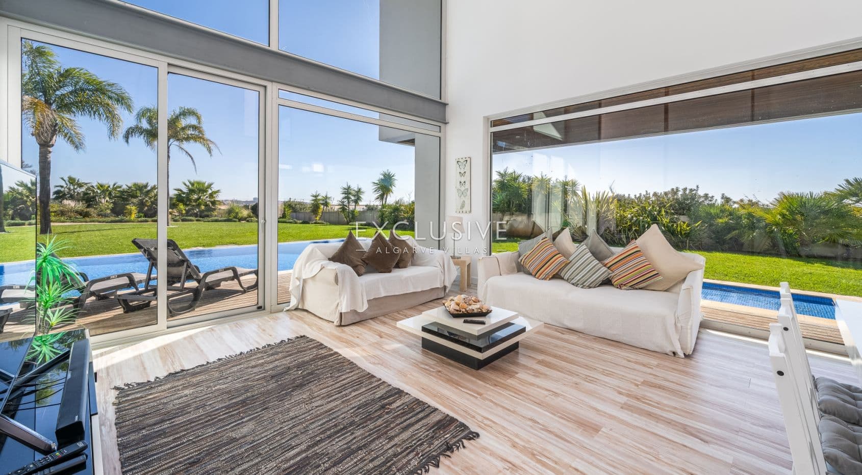 Contemporary villa overlooking Palmares golf course, the Meia Praia and Alvor Estuary