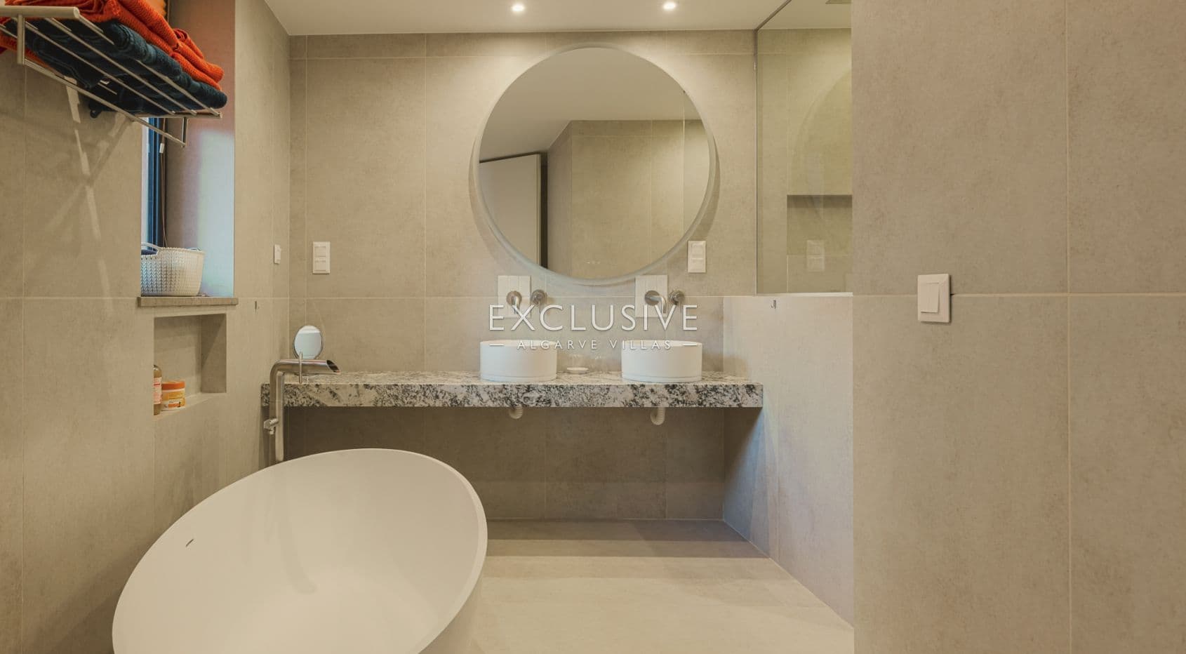 Luxuriöse, moderne Villa neben dem Golfplatz Palmares mit Panoramablick auf das Meer in