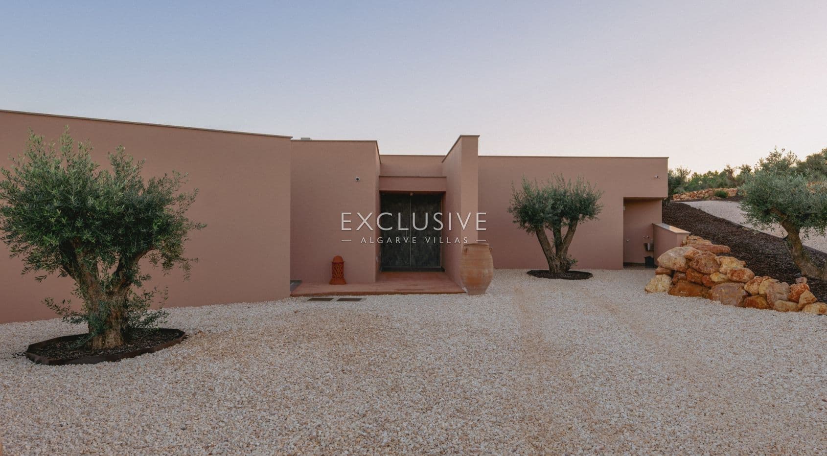 Luxuriöse, moderne Villa neben dem Golfplatz Palmares mit Panoramablick auf das Meer in