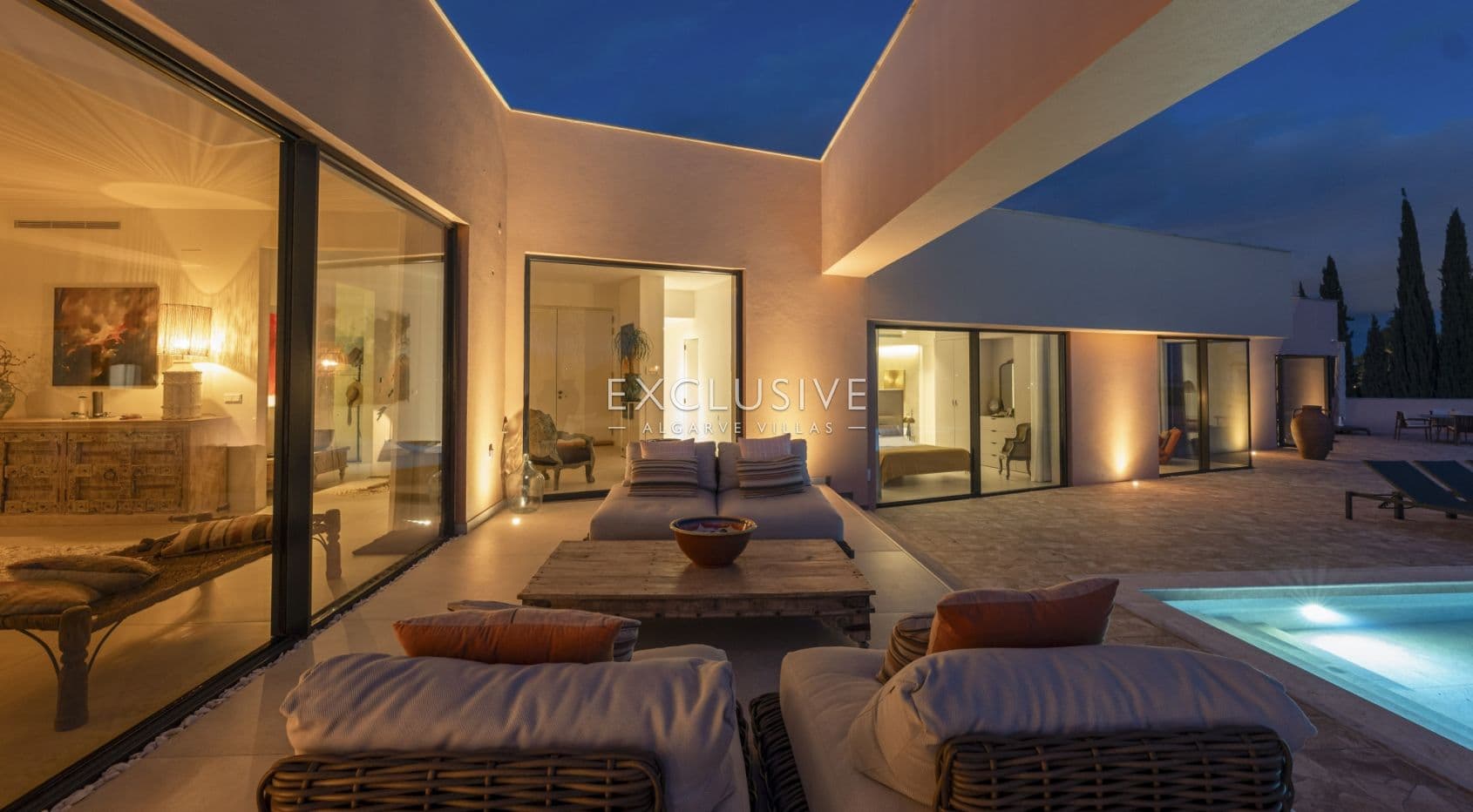 Luxuriöse, moderne Villa neben dem Golfplatz Palmares mit Panoramablick auf das Meer in