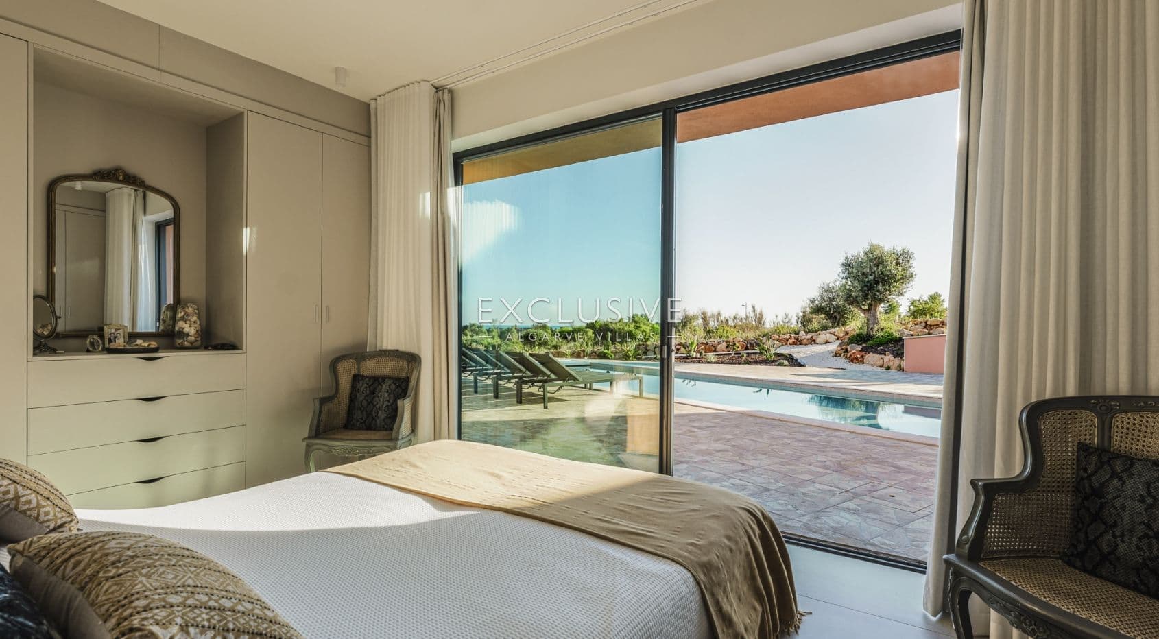 Luxuriöse, moderne Villa neben dem Golfplatz Palmares mit Panoramablick auf das Meer in
