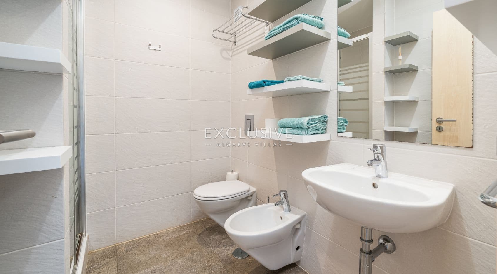 2 Bedroom Apartment with Parking and Pool in Portimão, Algarve