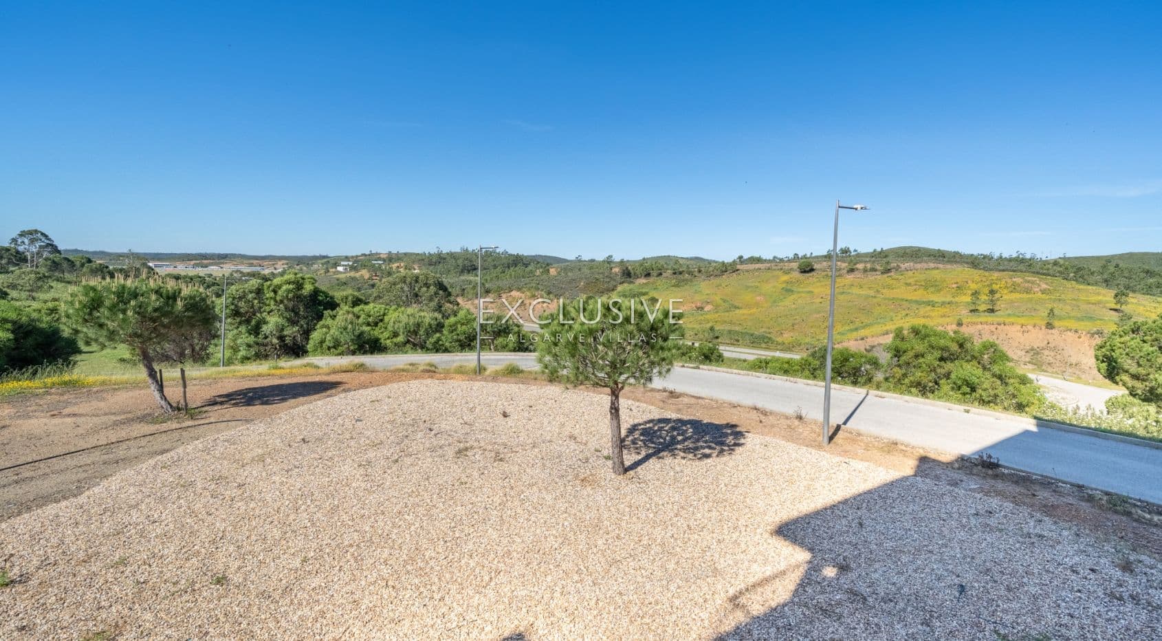2 Bedroom Apartment with Parking and Pool in Portimão, Algarve