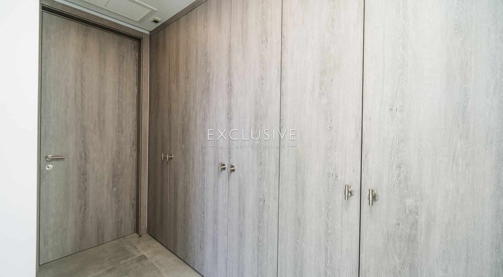 Modern Luxury Villa with Sea Views in Porto de Mós, Lagos