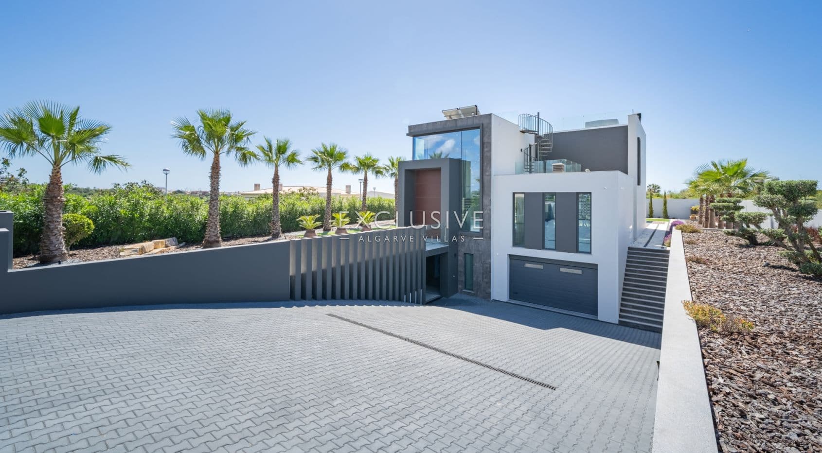 Modern Luxury Villa with Sea Views in Porto de Mós, Lagos