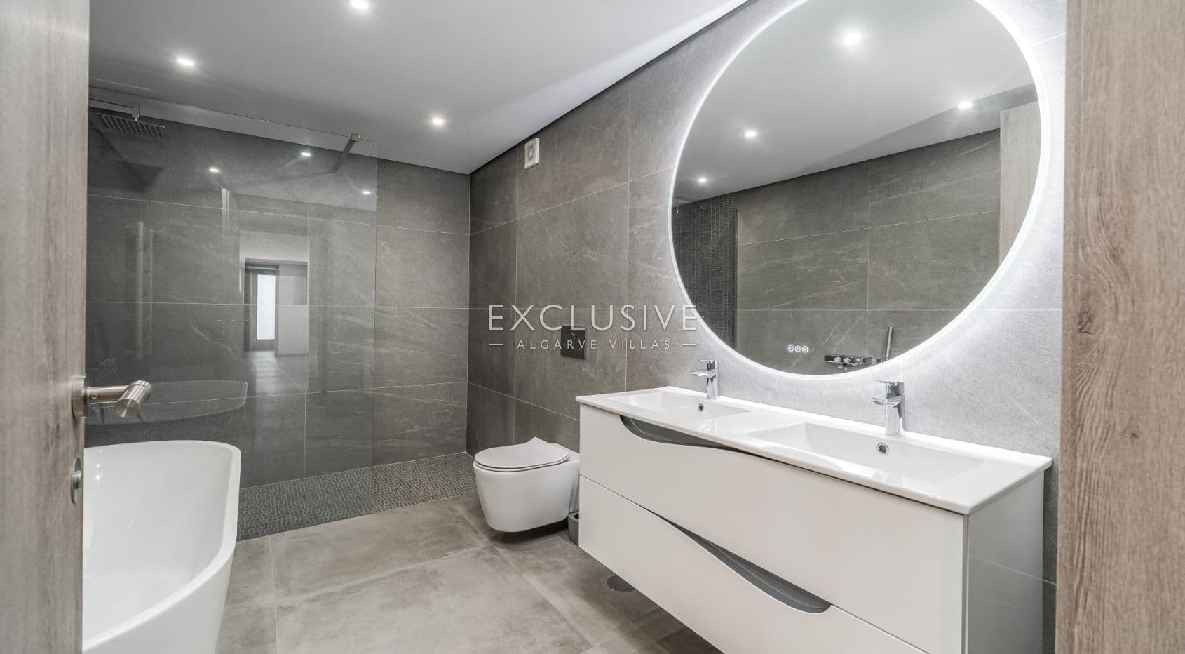 Modern Luxury Villa with Sea Views in Porto de Mós, Lagos
