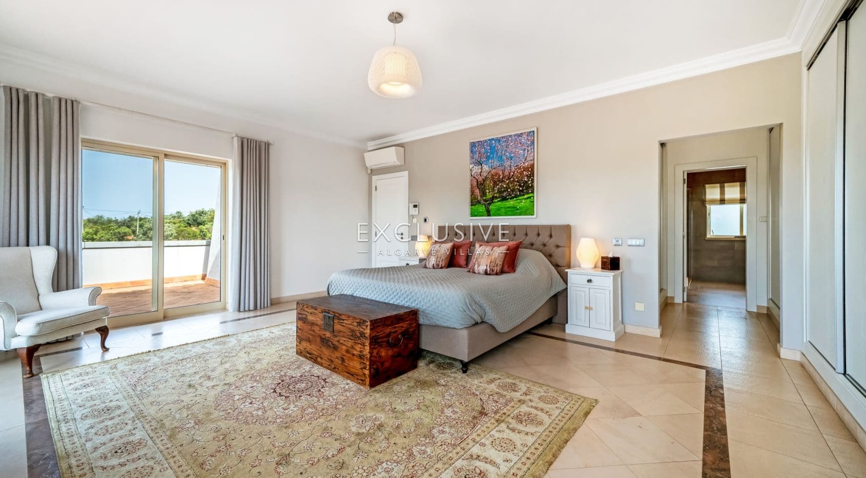 South-Facing 4 Bedroom Villa Santa Barbara de Nexe, Algarve