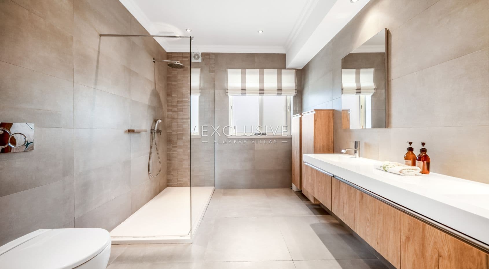 South-Facing 4 Bedroom Villa Santa Barbara de Nexe, Algarve