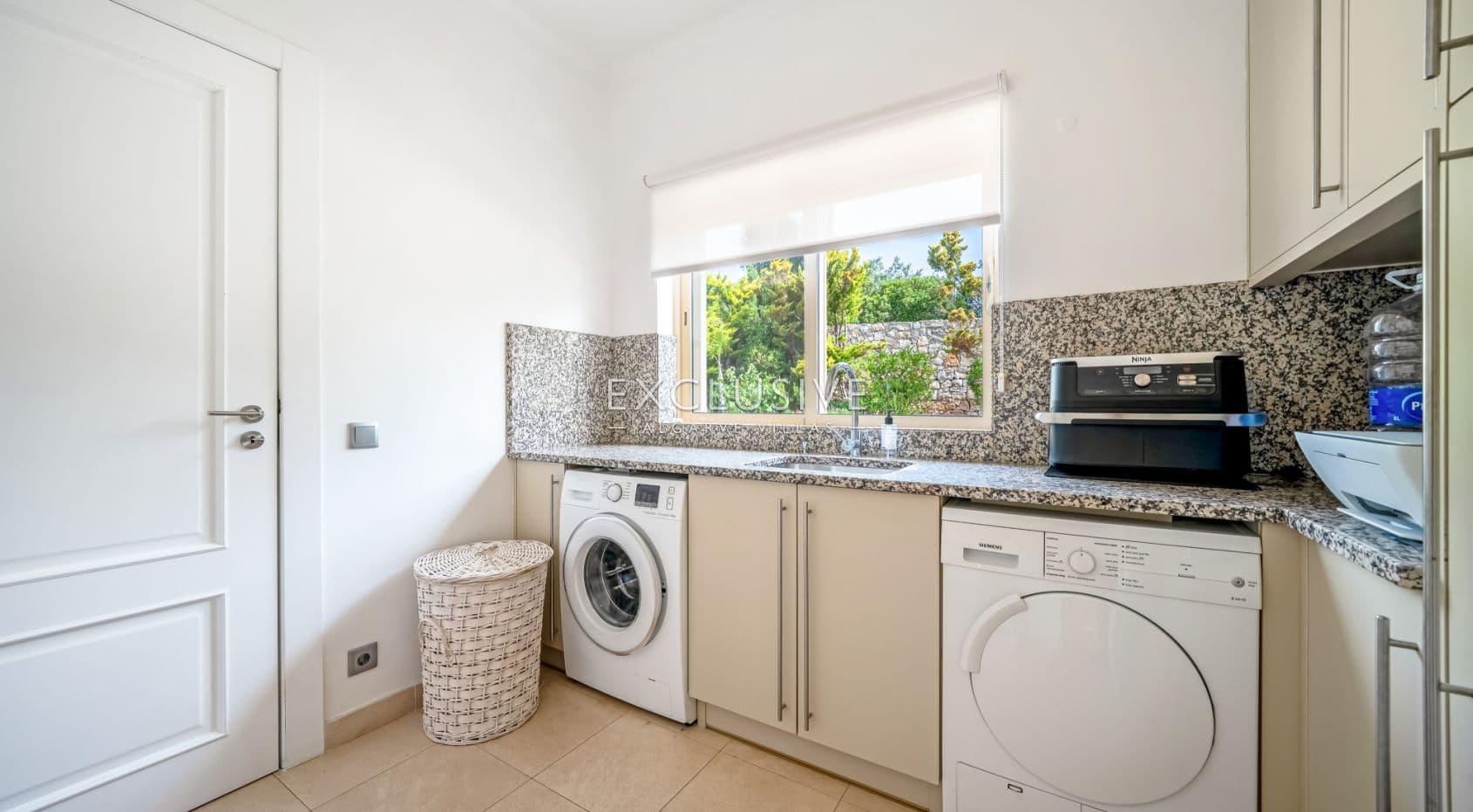 South-Facing 4 Bedroom Villa Santa Barbara de Nexe, Algarve