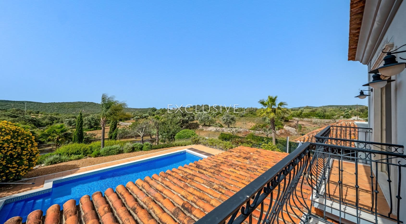 South-Facing 4 Bedroom Villa Santa Barbara de Nexe, Algarve