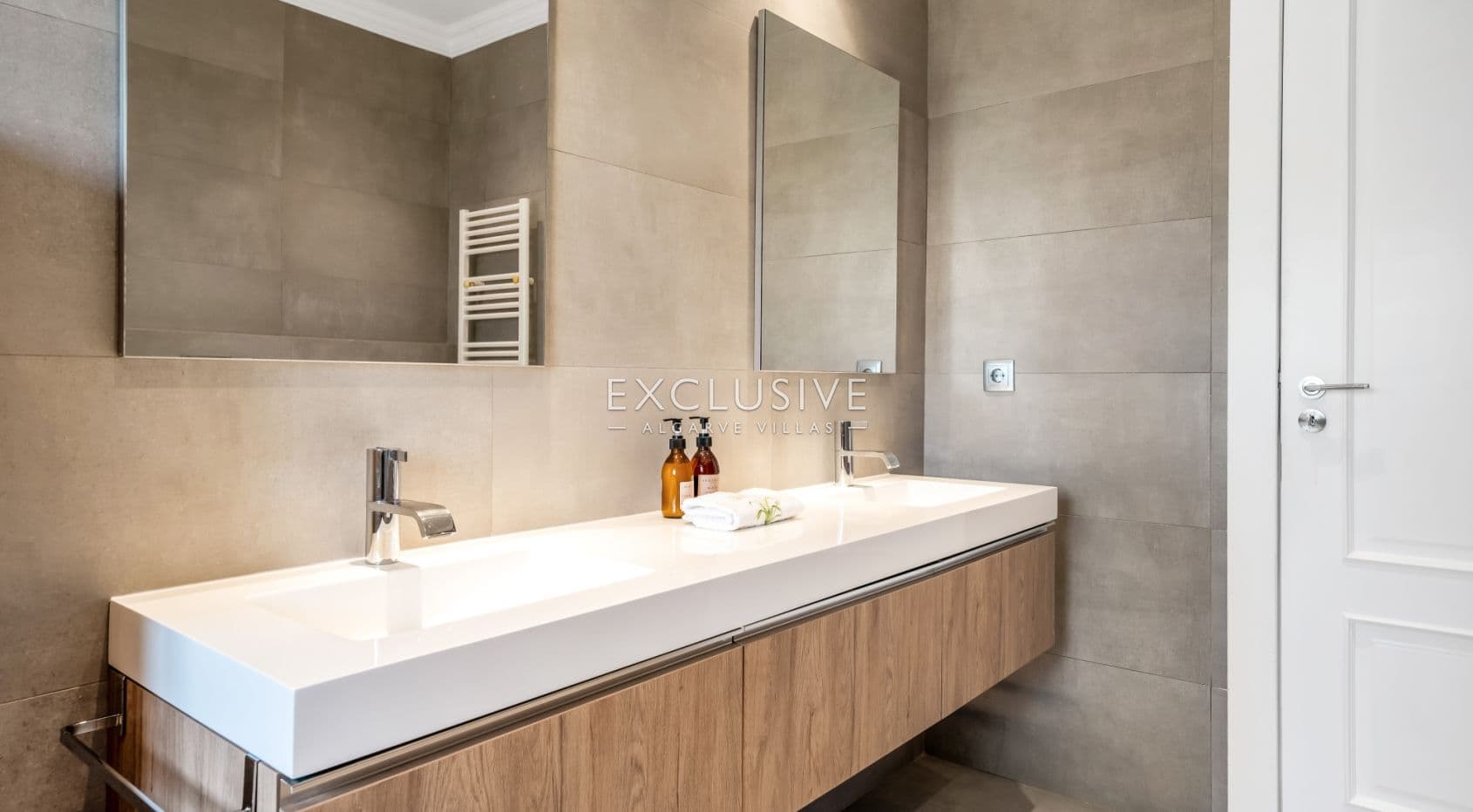 South-Facing 4 Bedroom Villa Santa Barbara de Nexe, Algarve