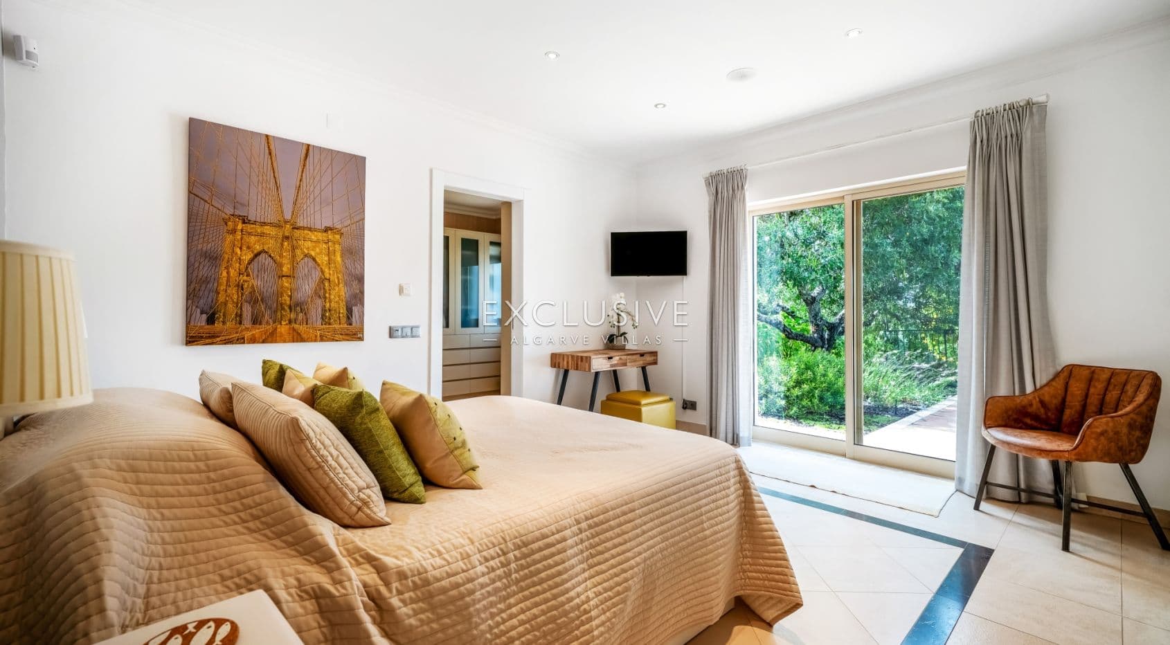 South-Facing 4 Bedroom Villa Santa Barbara de Nexe, Algarve