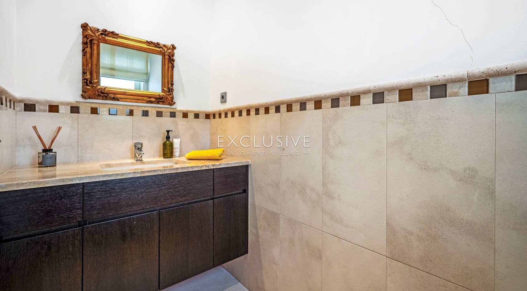 South-Facing 4 Bedroom Villa Santa Barbara de Nexe, Algarve