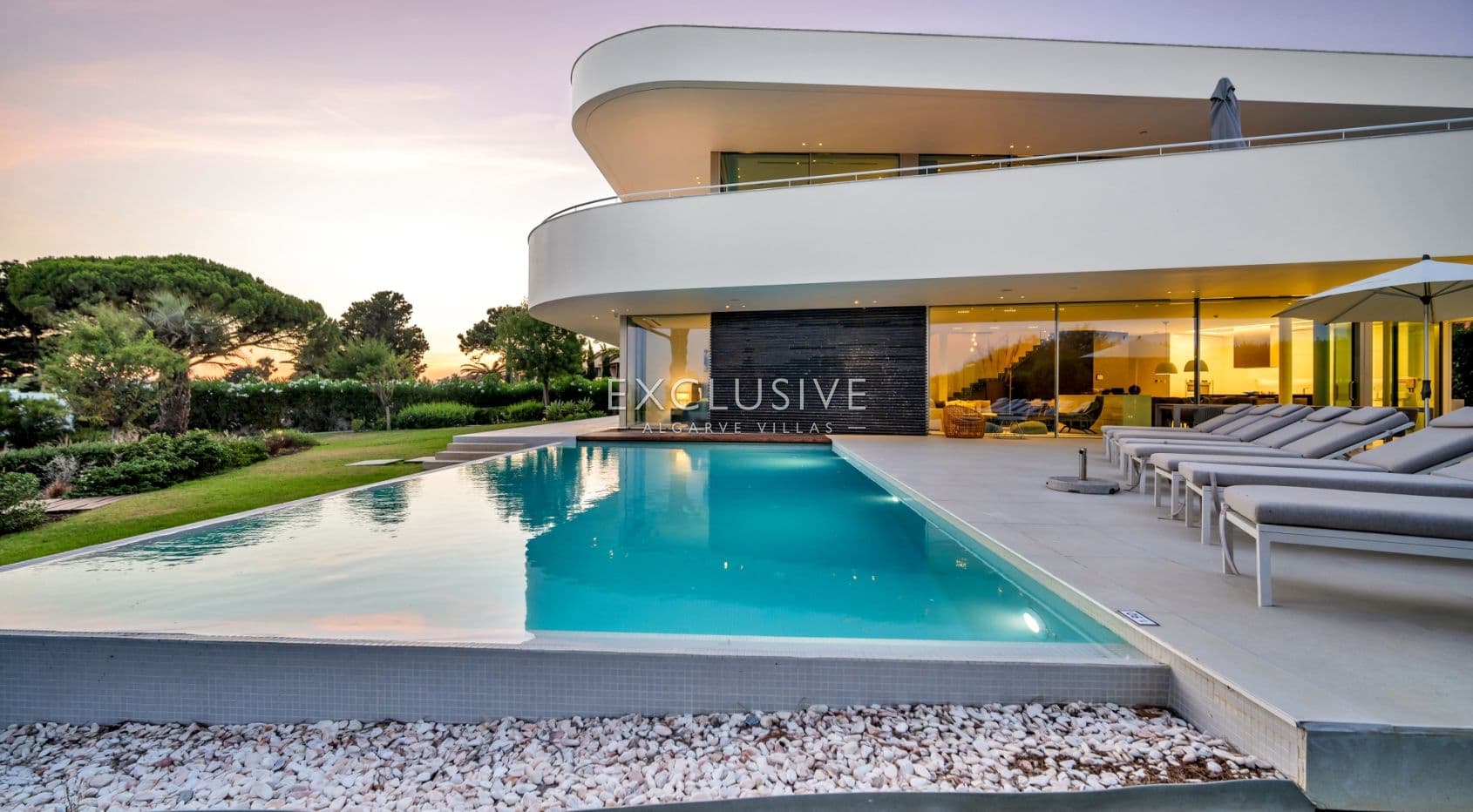 Luxe villa met 6 slaapkamers en 360° uitzicht op zee in Canavial, Lagos