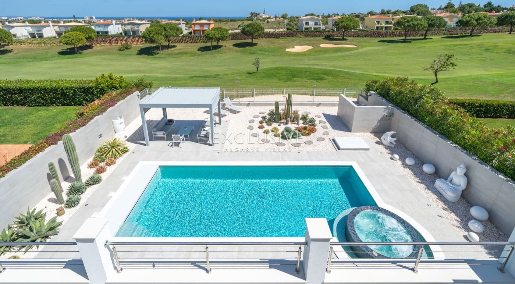 Exceptional Golf & Sea View Villa in Boavista, Lagos