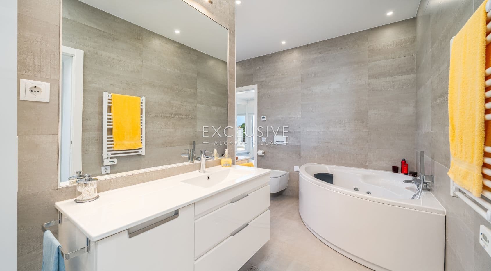 Exceptional Golf & Sea View Villa in Boavista, Lagos