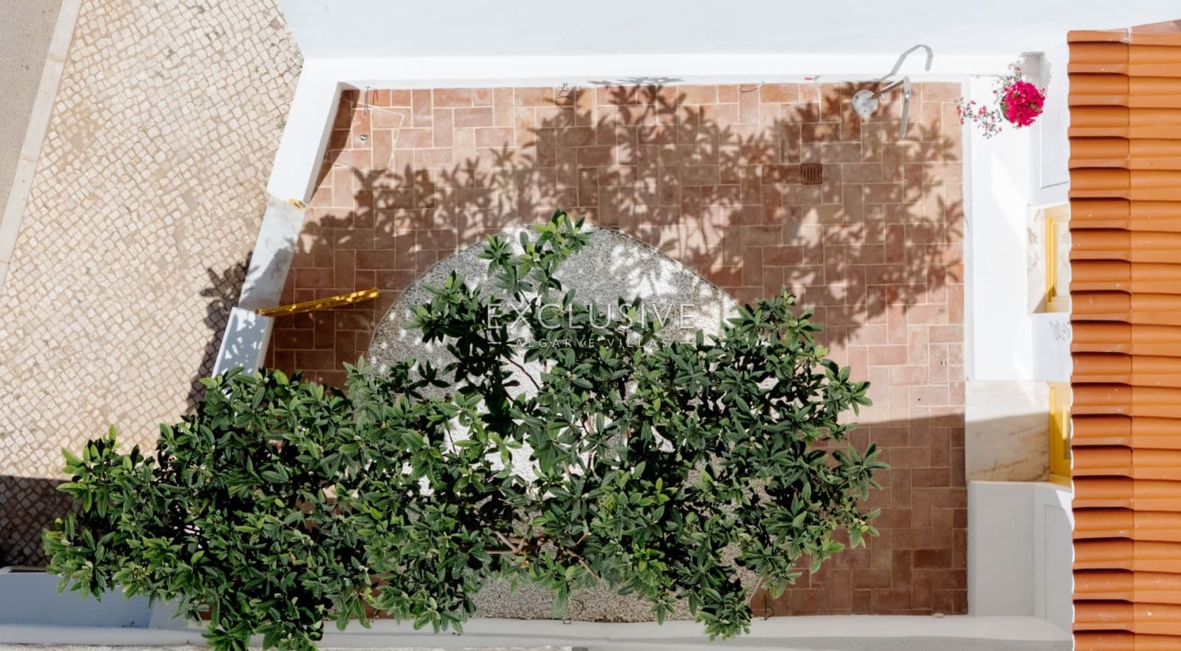 Gloednieuw herenhuis in het centrum van Vila do Bispo, Algarve