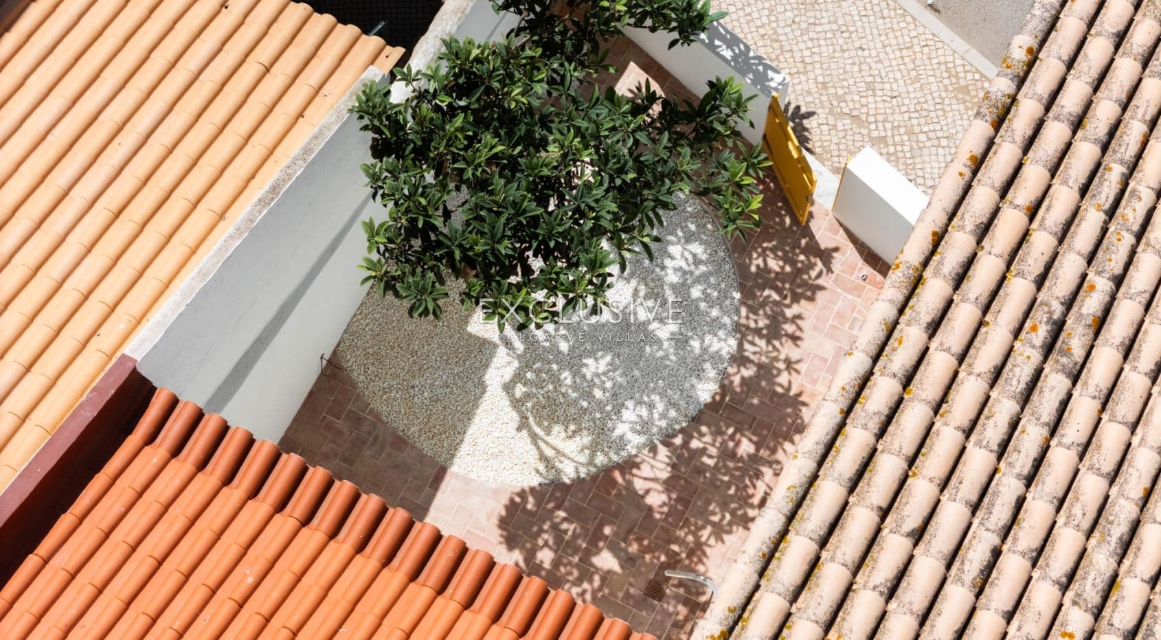 Gloednieuw herenhuis in het centrum van Vila do Bispo, Algarve