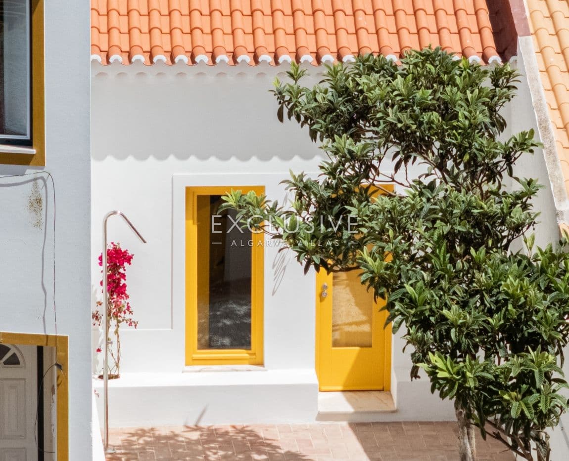 Gloednieuw herenhuis in het centrum van Vila do Bispo, Algarve