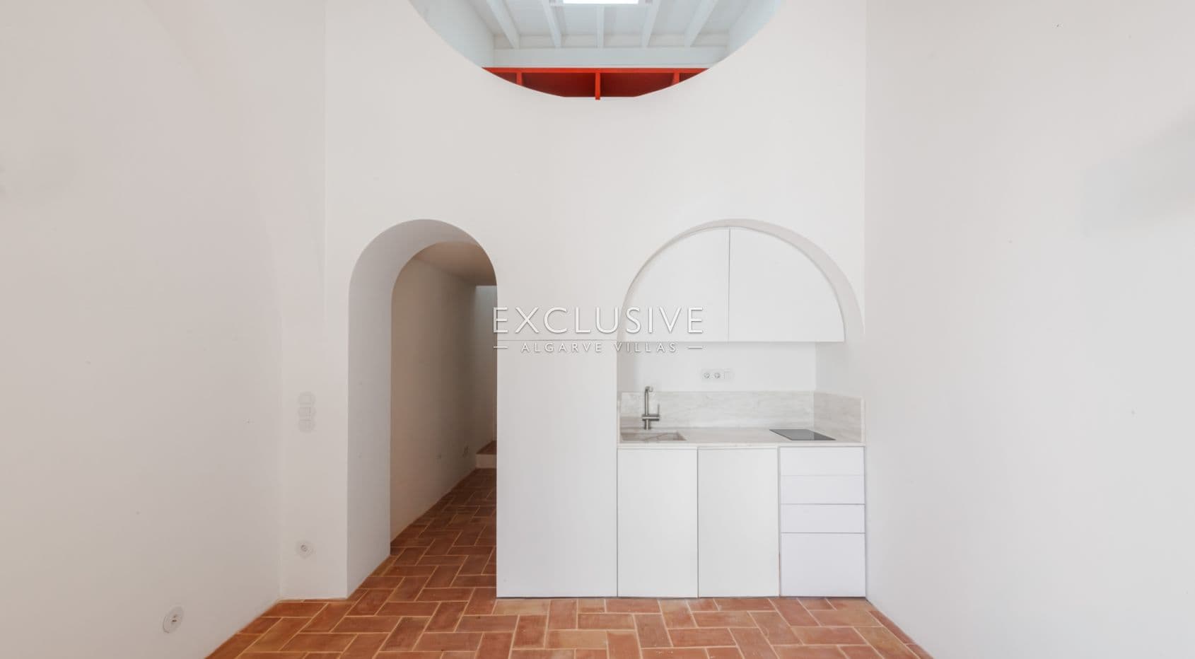Gloednieuw herenhuis in het centrum van Vila do Bispo, Algarve