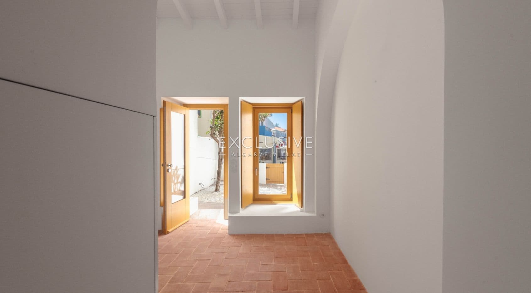 Gloednieuw herenhuis in het centrum van Vila do Bispo, Algarve