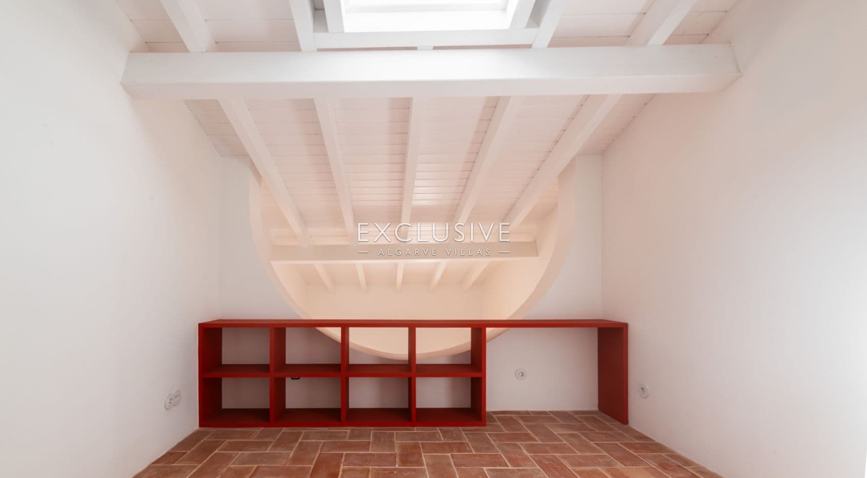 Gloednieuw herenhuis in het centrum van Vila do Bispo, Algarve