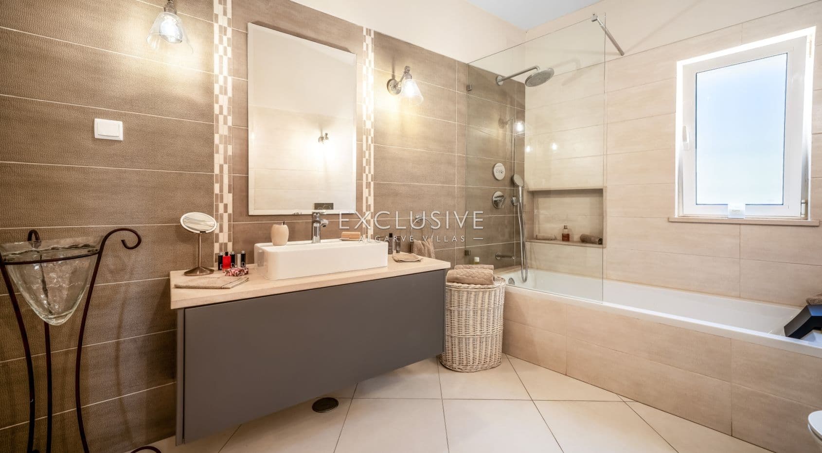 3 bed Villa in beautiful countryside with 1ha plot between Portimao and Monchique, Algarve.