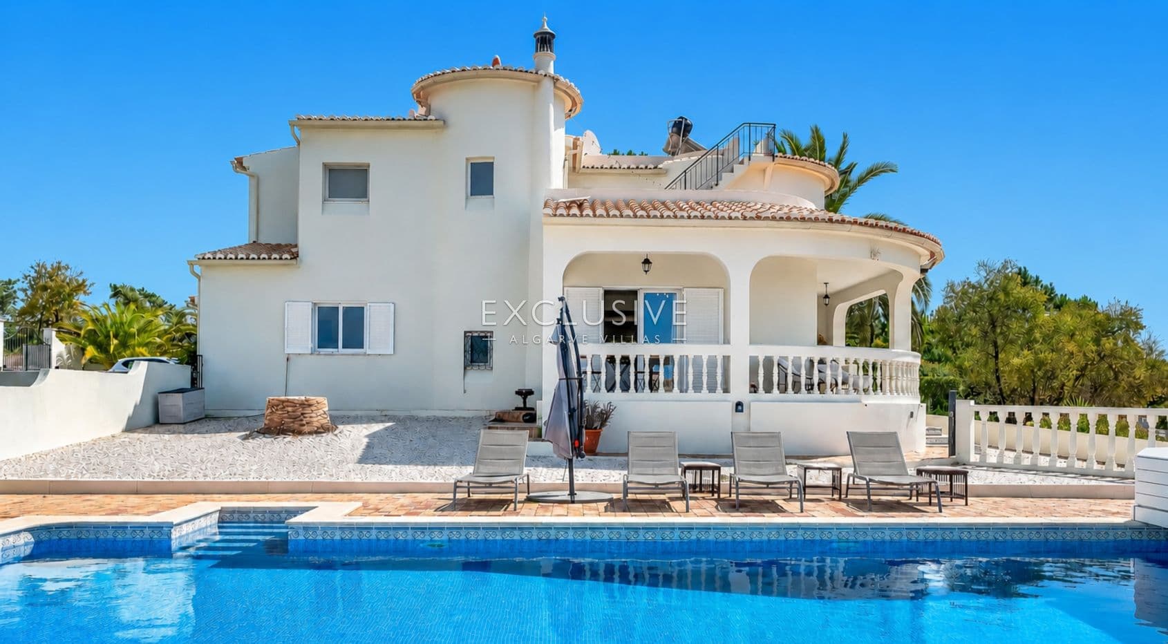 Exclusive 4+1 bedroom Villa with heated pool on 7910m2 plot in Porches, Algarve-1