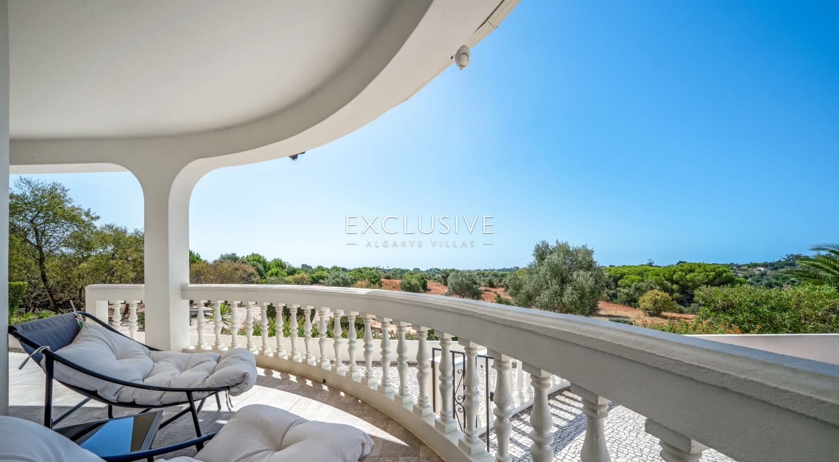 Exclusive 4+1 bedroom Villa with heated pool on 7910m2 plot in Porches, Algarve