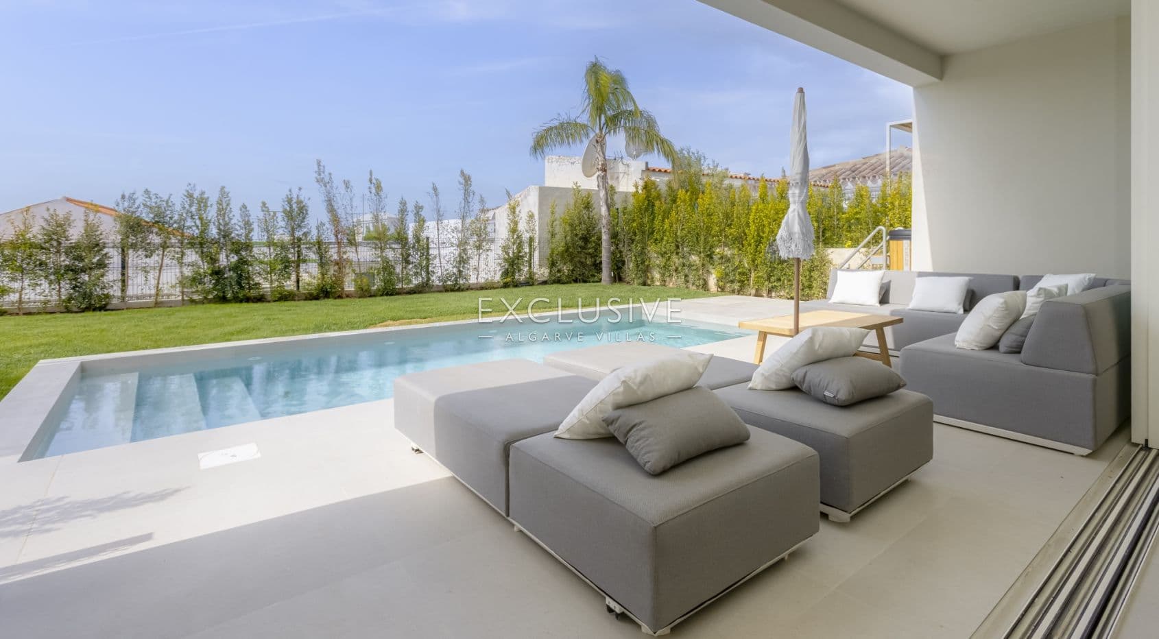 Entdecken Sie eine atemberaubende neue 3-Schlafzimmer-Villa in Santa Bárbara de Nexe, Al