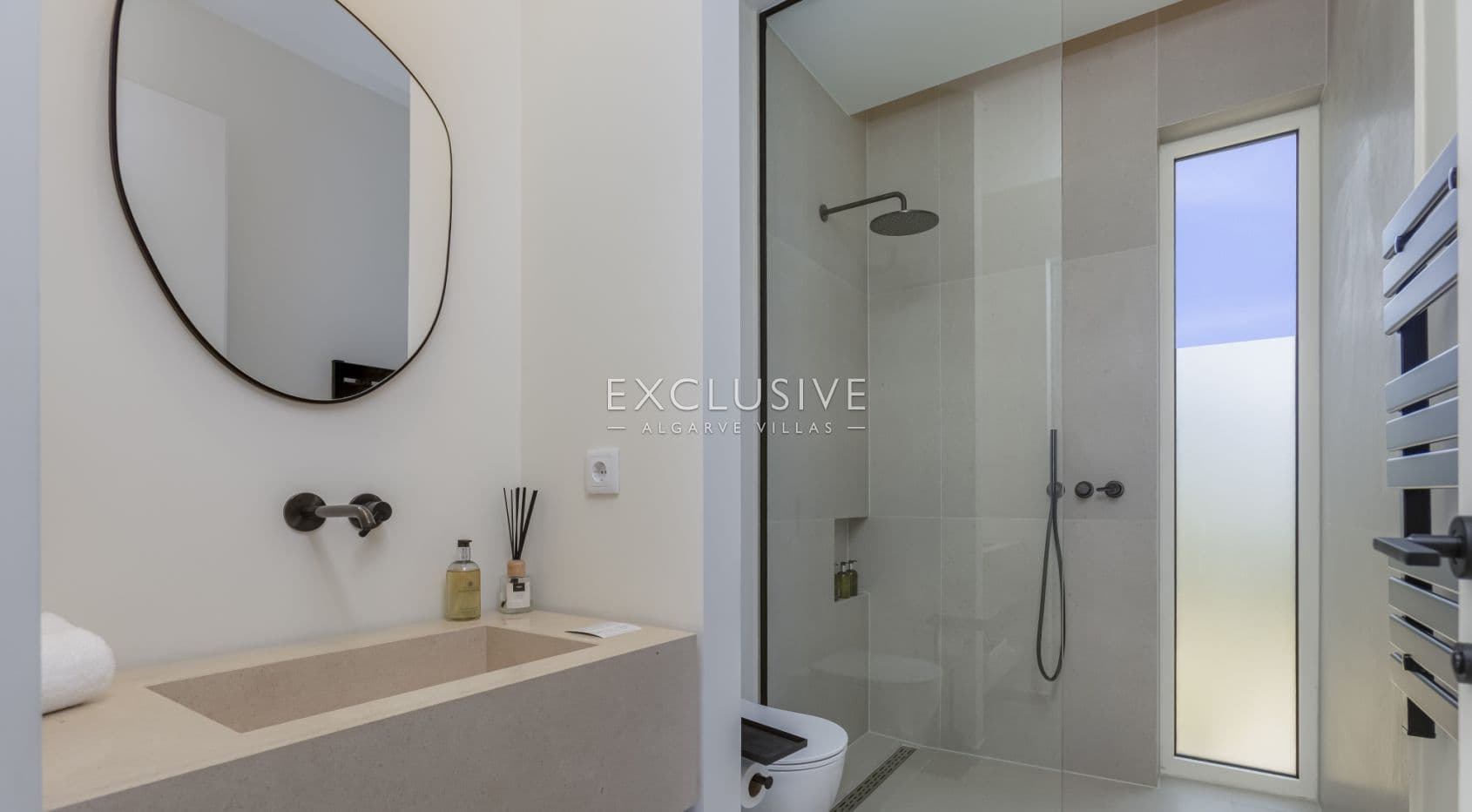 Entdecken Sie eine atemberaubende neue 3-Schlafzimmer-Villa in Santa Bárbara de Nexe, Al