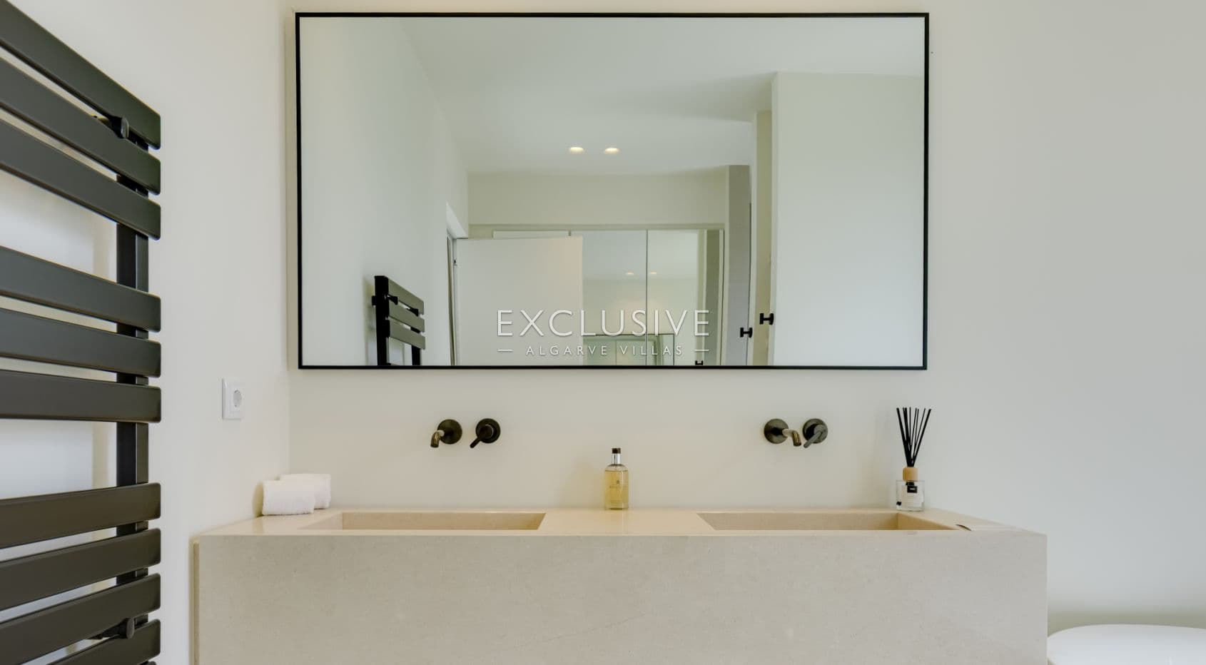 Entdecken Sie eine atemberaubende neue 3-Schlafzimmer-Villa in Santa Bárbara de Nexe, Al