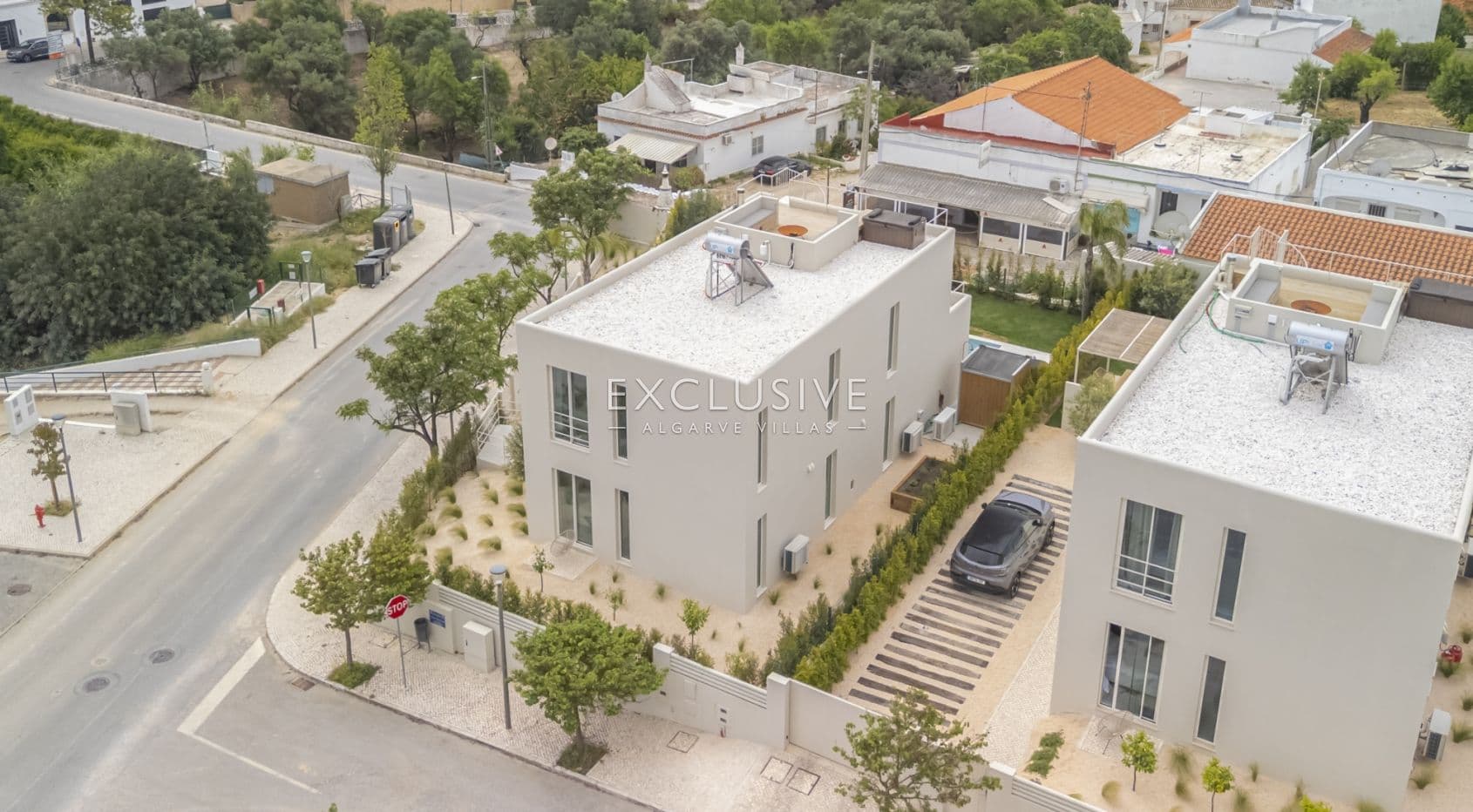 Entdecken Sie eine atemberaubende neue 3-Schlafzimmer-Villa in Santa Bárbara de Nexe, Al