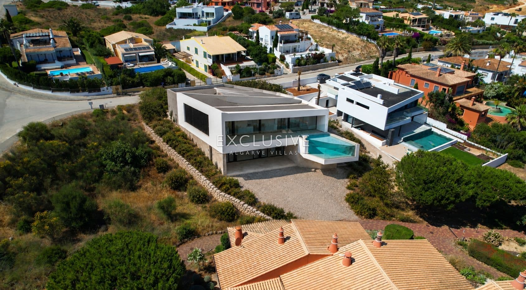 Schlüsselfertiges Projekt einer modernen Villa mit Meerblick in Praia da Luz an der Algarve zu verka-2