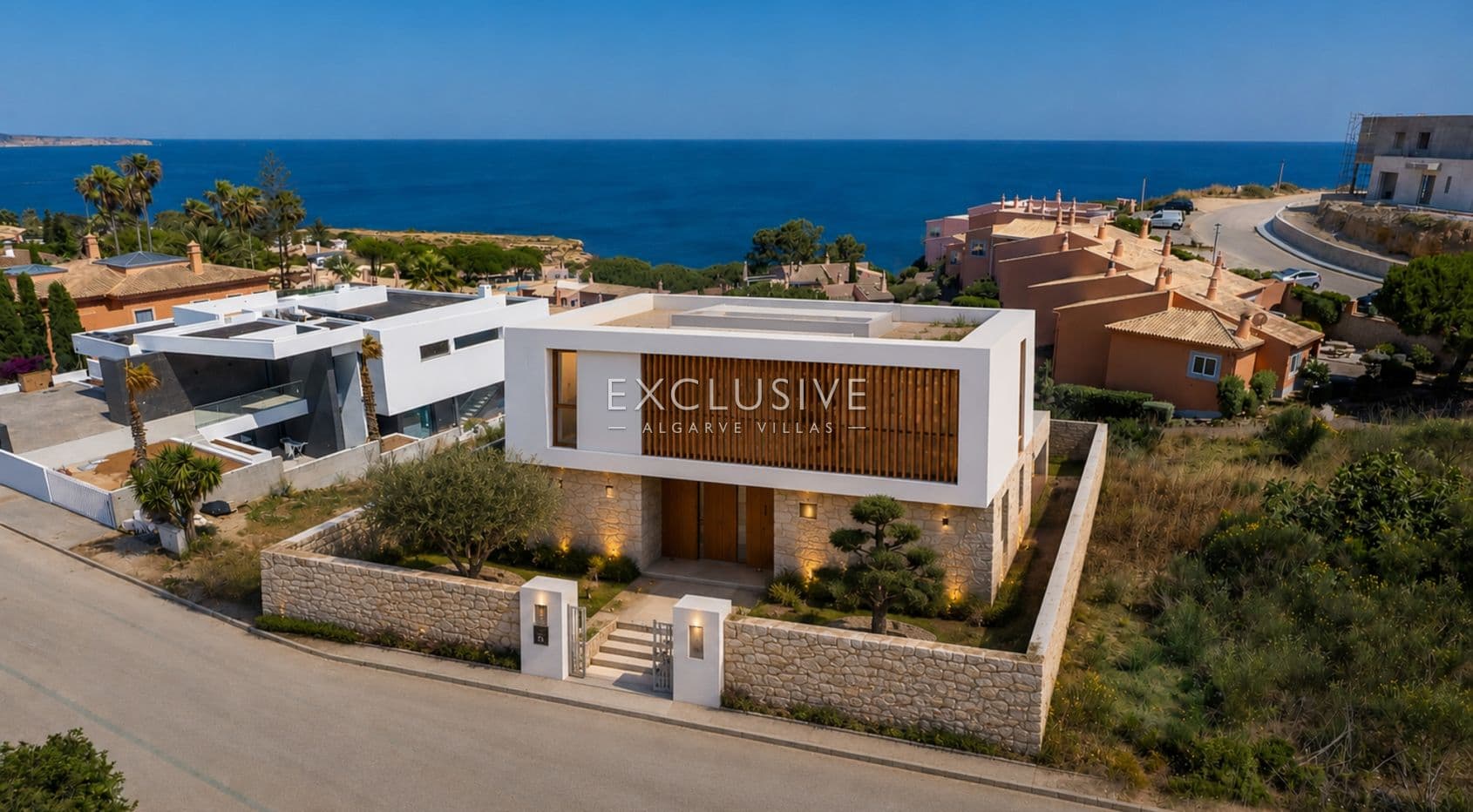 Schlüsselfertiges Projekt einer modernen Villa mit Meerblick in Praia da Luz an der Algarve zu verka-1