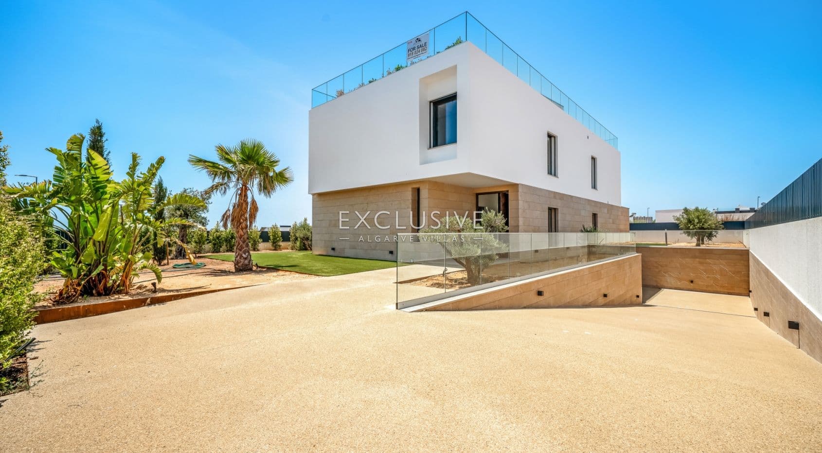 New 4-Bed Luxury Villa with Pool in Encosta Dourada, Pêra, Algarve