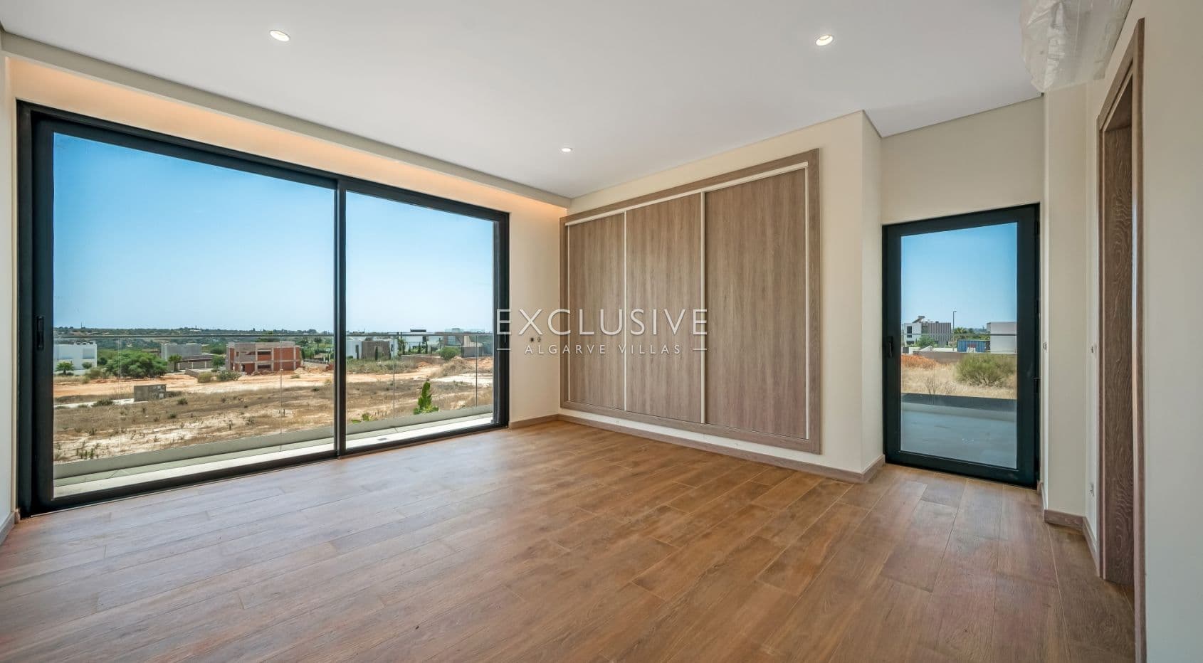 New 4-Bed Luxury Villa with Pool in Encosta Dourada, Pêra, Algarve