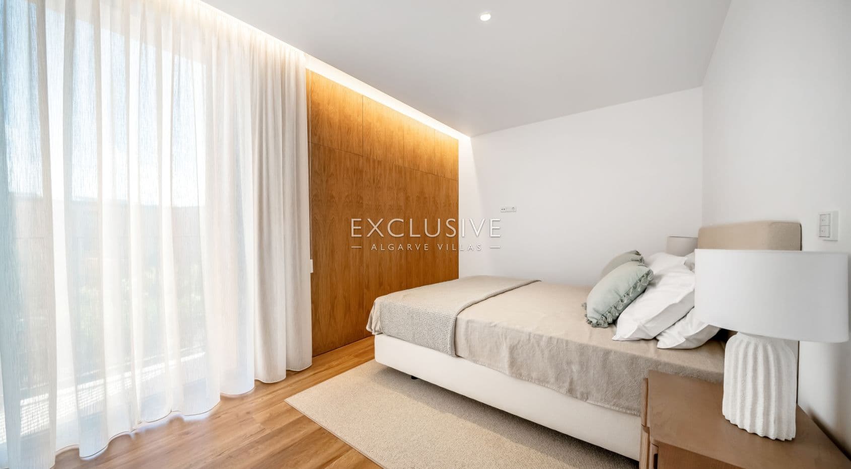 een luxe villa met 3 slaapkamers, privézwembad en tuin in Vilamoura